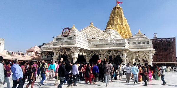 અંબાજી: ચાર દિવસમાં અઢી લાખ કરતા વધુ શ્રદ્ધાળુઓ એ નિ:શુલ્ક ભોજનનો લીધો લાભ