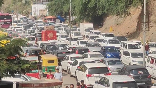 AMBAJI MA TRAFIK SAMASYA BANI AMBAJI MA TRAFIK SAMASYA BANI