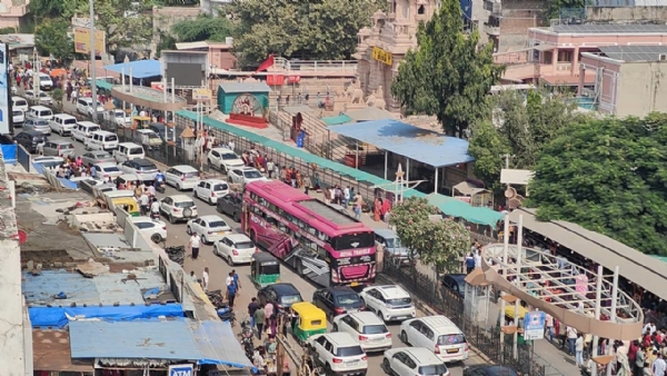 AMBAJI MA TRAFIK SAMASYA BANI AMBAJI MA TRAFIK SAMASYA BANI