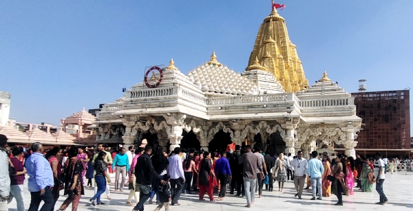 AMBAJI MA YATRIKONI BHARE BHID AMBAJI MA YATRIKONI BHARE BHID