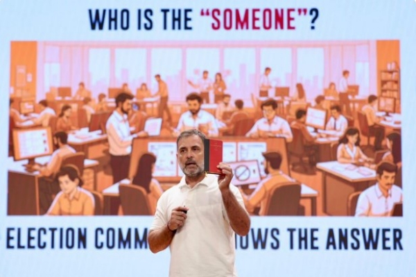 રાહુલ ગાંધીએ તહેવારો દરમિયાન ટ્રેનોમાં મુસાફરોની ભીડને સરકારની નિષ્ફળતા ગણાવી રાહુલ ગાંધીએ તહેવારો દરમિયાન ટ્રેનોમાં મુસાફરોની ભીડને સરકારની નિષ્ફળતા ગણાવી