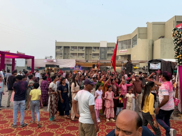 ઊંઝામાં ઉમિયા માતાના મંદિરે પગપાળા સંઘોની ઉમટ: લાભ પાંચમ પર ભક્તિનો મહામેળો ઊંઝામાં ઉમિયા માતાના મંદિરે પગપાળા સંઘોની ઉમટ: લાભ પાંચમ પર ભક્તિનો મહામેળો