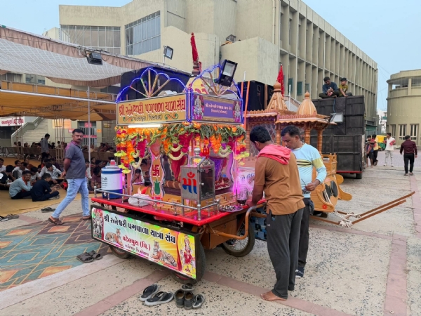 ઊંઝામાં ઉમિયા માતાના મંદિરે પગપાળા સંઘોની ઉમટ: લાભ પાંચમ પર ભક્તિનો મહામેળો ઊંઝામાં ઉમિયા માતાના મંદિરે પગપાળા સંઘોની ઉમટ: લાભ પાંચમ પર ભક્તિનો મહામેળો