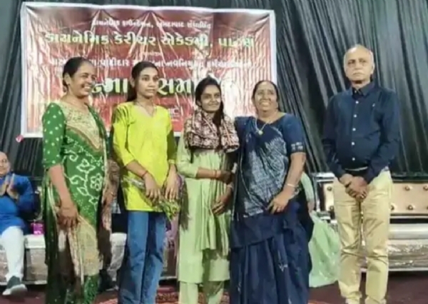 પાટણ લેઉવા પાટીદાર સમાજના સરકારી કર્મચારીઓનો ડાયનેમિક કેરિયર એકેડમી દ્વારા સન્માન સમારોહ પાટણ લેઉવા પાટીદાર સમાજના સરકારી કર્મચારીઓનો ડાયનેમિક કેરિયર એકેડમી દ્વારા સન્માન સમારોહ