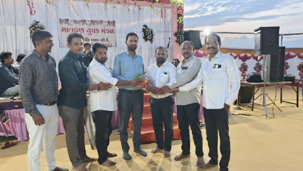 માલવણમાં સંગીત સંધ્યા કાર્યક્રમમાં મંત્રી કૌશિક વેકરીયાની ઉપસ્થિતિ માલવણમાં સંગીત સંધ્યા કાર્યક્રમમાં મંત્રી કૌશિક વેકરીયાની ઉપસ્થિતિ