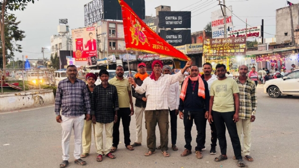 પાળેલા શ્વાનની માનતા માટે રામુજી ગોબરજીએ શરૂ કરી અંબાજી પગયાત્રા, 80થી વધુ યુવાનો જોડાયા પાળેલા શ્વાનની માનતા માટે રામુજી ગોબરજીએ શરૂ કરી અંબાજી પગયાત્રા, 80થી વધુ યુવાનો જોડાયા