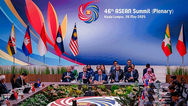 કુઆલાલંપુરમાં આજથી બે દિવસીય આસિયાન સમિટ શરૂ, ટ્રમ્પ મલેશિયા પહોંચ્યા, ભારતમાંથી ડૉ. જયશંકર ભાગ લેશે કુઆલાલંપુરમાં આજથી બે દિવસીય આસિયાન સમિટ શરૂ, ટ્રમ્પ મલેશિયા પહોંચ્યા, ભારતમાંથી ડૉ. જયશંકર ભાગ લેશે