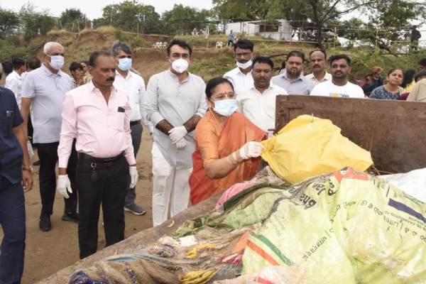ઘોઘા તાલુકાના કુડા બીચ ખાતે સ્વચ્છતા અભિયાન યોજાયું ઘોઘા તાલુકાના કુડા બીચ ખાતે સ્વચ્છતા અભિયાન યોજાયું