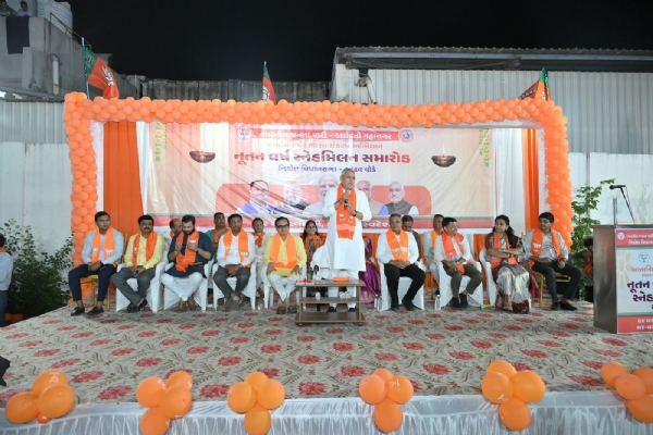 વિરાટનગર અને ઓઢવ વોર્ડ ખાતે નૂતન વર્ષ સ્નેહમિલન કાર્યક્રમ યોજાયો વિરાટનગર અને ઓઢવ વોર્ડ ખાતે નૂતન વર્ષ સ્નેહમિલન કાર્યક્રમ યોજાયો