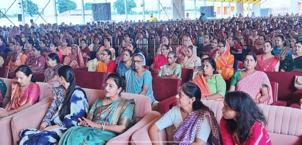 વાલિયા સપ્તાહમાં ગોવિંદ દામોદર સ્તોત્ર અને હરે કૃષ્ણ, હરે કૃષ્ણની મધુર ધૂન સાથે થઈ હતી વાલિયા સપ્તાહમાં ગોવિંદ દામોદર સ્તોત્ર અને હરે કૃષ્ણ, હરે કૃષ્ણની મધુર ધૂન સાથે થઈ હતી