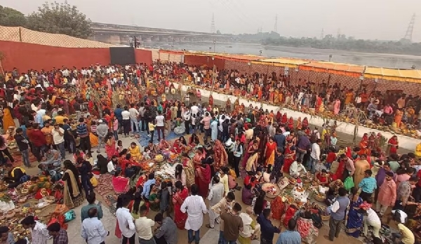 દિલ્હીમાં છઠ પૂજા દરમિયાન ટ્રાફિક વ્યવસ્થાપન માટે પોલીસ તૈયાર, પ્રતિબંધો અને રૂટમાં આજે સાંજથી ફેરફાર