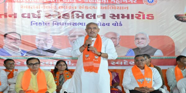 પ્રદેશ અધ્યક્ષ જગદીશભાઈની ઉપસ્થિતિમાં નિકોલ વિધાનસભાના વિરાટનગર અને ઓઢવ વોર્ડ ખાતે નૂતન વર્ષ સ્નેહમિલન કાર્યક્રમ યોજાયો