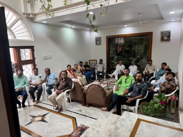 પ્રધાનમંત્રીનો મન કી બાત ક્રાયકર્મ બીજેપી પરિવાર સાથે બેસી નિહાળ્યું. પ્રધાનમંત્રીનો મન કી બાત ક્રાયકર્મ બીજેપી પરિવાર સાથે બેસી નિહાળ્યું.