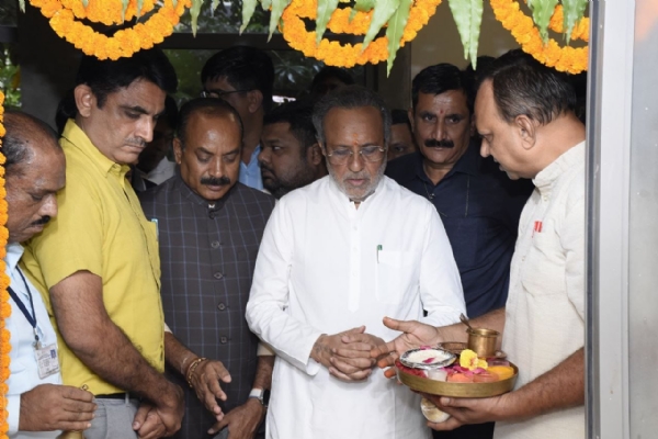 વન- પર્યાવરણ મંત્રી  અર્જુન મોઢવાડિયાએ વિધિવત રીતે પદભાર સંભાળ્યો. વન- પર્યાવરણ મંત્રી  અર્જુન મોઢવાડિયાએ વિધિવત રીતે પદભાર સંભાળ્યો.