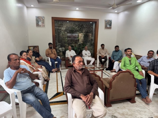 પ્રધાનમંત્રીનો મન કી બાત ક્રાયકર્મ બીજેપી પરિવાર સાથે બેસી નિહાળ્યું. પ્રધાનમંત્રીનો મન કી બાત ક્રાયકર્મ બીજેપી પરિવાર સાથે બેસી નિહાળ્યું.