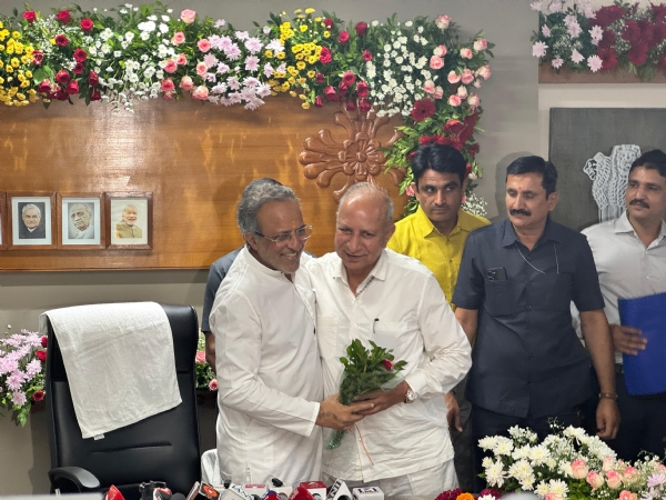 વન- પર્યાવરણ મંત્રી  અર્જુન મોઢવાડિયાએ વિધિવત રીતે પદભાર સંભાળ્યો. વન- પર્યાવરણ મંત્રી  અર્જુન મોઢવાડિયાએ વિધિવત રીતે પદભાર સંભાળ્યો.