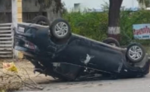 પાટણ-ઊંઝા રોડ પર કાર પલટી, મુસાફરોને ઈજા પાટણ-ઊંઝા રોડ પર કાર પલટી, મુસાફરોને ઈજા