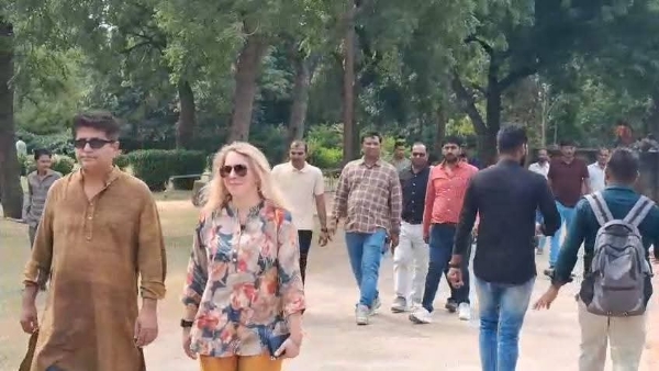 દિવાળી વેકેશનમાં મોઢેરા સૂર્ય મંદિર બન્યું પર્યટનનું હોટસ્પોટ — ઐતિહાસિક ધરોહર જોવા હજારો પ્રવાસીઓ ઉમટી પડ્યા