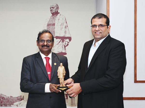 સ્ટેચ્યુ ઓફ યુનિટીની મુલાકાત અંતરિક્ષ કમિશન અને ઈસરોના ચેરમેન ડો. વી. નારાયણને લીધી સ્ટેચ્યુ ઓફ યુનિટીની મુલાકાત અંતરિક્ષ કમિશન અને ઈસરોના ચેરમેન ડો. વી. નારાયણને લીધી