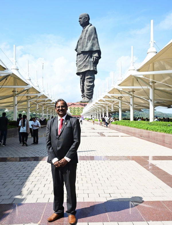 સ્ટેચ્યુ ઓફ યુનિટીની મુલાકાત અંતરિક્ષ કમિશન અને ઈસરોના ચેરમેન ડો. વી. નારાયણને લીધી સ્ટેચ્યુ ઓફ યુનિટીની મુલાકાત અંતરિક્ષ કમિશન અને ઈસરોના ચેરમેન ડો. વી. નારાયણને લીધી