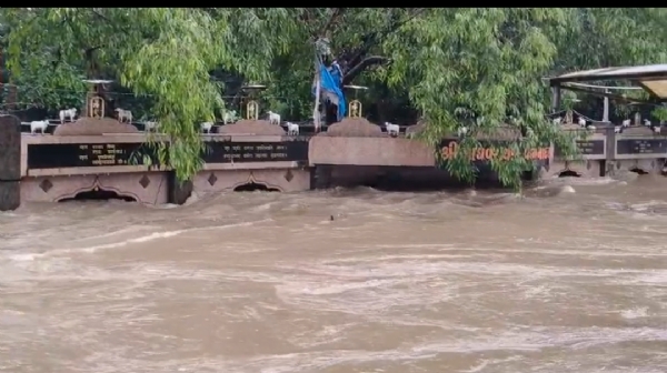 સરસ્વતી નદીમાં ફરી એકવાર ખોડાપુર આવ્યું સરસ્વતી નદીમાં ફરી એકવાર ખોડાપુર આવ્યું