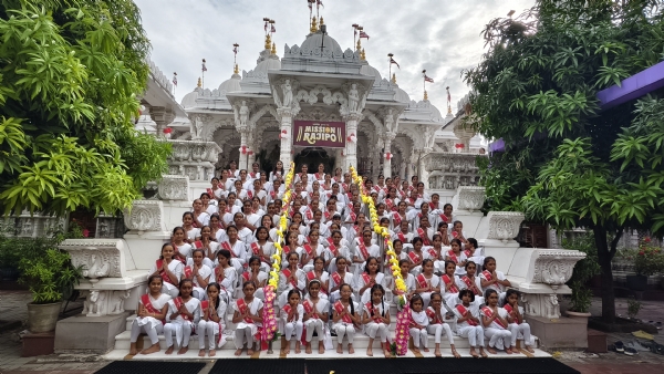 BAPS સ્વામિનારાયણ સંસ્થાના બાળકો BAPS સ્વામિનારાયણ સંસ્થાના બાળકો