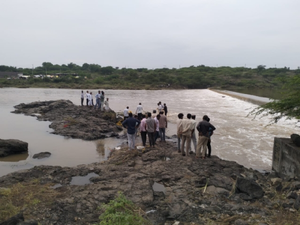 રાજુલા ધારેશ્વર ગામની ધાતરવડી નદીમાં ન્હાવા પડેલા 4 લોકોમાં 1નું મોત, 3ની શોધખોળ ચાલુ