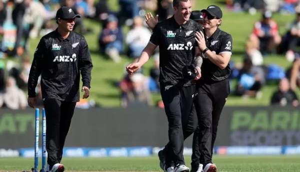 ન્યૂઝીલેન્ડે 17 વર્ષ પછી ઘરઆંગણે શ્રેણી જીતી, બીજી વનડેમાં ઇંગ્લેન્ડને 5 વિકેટથી હરાવ્યું ન્યૂઝીલેન્ડે 17 વર્ષ પછી ઘરઆંગણે શ્રેણી જીતી, બીજી વનડેમાં ઇંગ્લેન્ડને 5 વિકેટથી હરાવ્યું