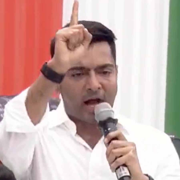 અભિષેક બેનર્જીએ લોકોને ભાજપ નેતાઓ વિરુદ્ધ હિંસા માટે ઉશ્કેર્યા,આત્મહત્યા કરનાર વ્યક્તિના પરિવાર સાથે મુલાકાત અભિષેક બેનર્જીએ લોકોને ભાજપ નેતાઓ વિરુદ્ધ હિંસા માટે ઉશ્કેર્યા,આત્મહત્યા કરનાર વ્યક્તિના પરિવાર સાથે મુલાકાત