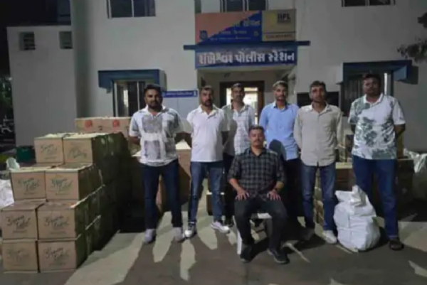 પાટણ LCB દ્વારા શંખેશ્વરના બિલીયા ગામ પાસે કન્ટેનર ગાડીમાંથી  ₹86.27 લાખનો વિદેશી દારૂ ઝડપાયો, ત્રણ આરોપી ફરાર