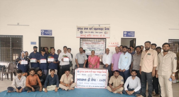 વેરાવળ બસ સ્ટેશનમાં સફાઈ ઝુંબેશ