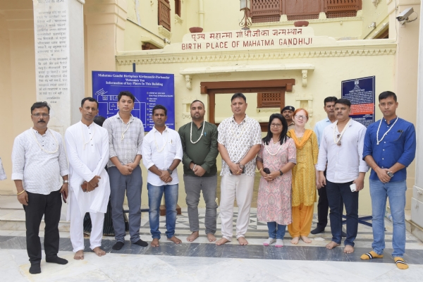 ત્રિપુરાના ધારાસભ્યો સહિતના પ્રતિનિધિ મંડળે પોરબંદરની મુલાકાત લીધી. ત્રિપુરાના ધારાસભ્યો સહિતના પ્રતિનિધિ મંડળે પોરબંદરની મુલાકાત લીધી.