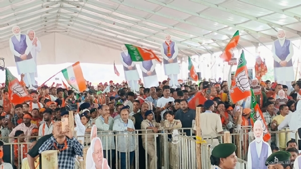 જંગલ રાજના શિકારીઓ અહીંના લોકોને ગેરમાર્ગે દોરી રહ્યા છે નરેન્દ્ર મોદી