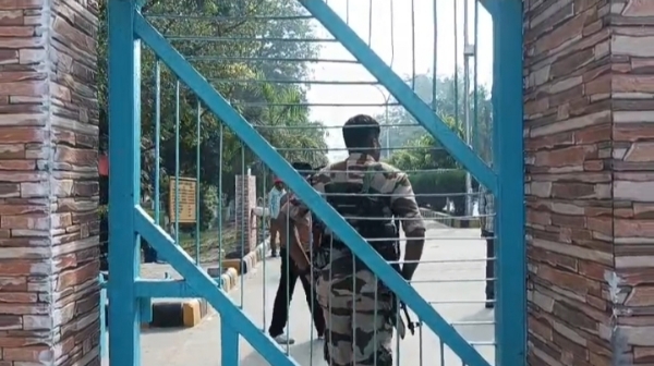 સંભલ જિલ્લામાં ગોયલ ગ્રુપની ખાંડ મિલો સામે આવકવેરા વિભાગની કાર્યવાહી બીજા દિવસે પણ ચાલુ સંભલ જિલ્લામાં ગોયલ ગ્રુપની ખાંડ મિલો સામે આવકવેરા વિભાગની કાર્યવાહી બીજા દિવસે પણ ચાલુ