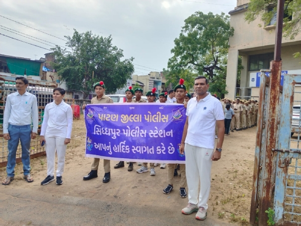 સિદ્ધપુર પોલીસ દ્વારા એકતા પરેડ યોજાઈ