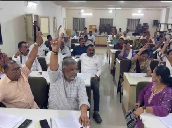 પાટણ નગરપાલિકાની સામાન્ય સભામાં શાસક પક્ષના જ કેટલાક સભ્યોએ વિપક્ષની ભૂમિકા ભજવી પાટણ નગરપાલિકાની સામાન્ય સભામાં શાસક પક્ષના જ કેટલાક સભ્યોએ વિપક્ષની ભૂમિકા ભજવી