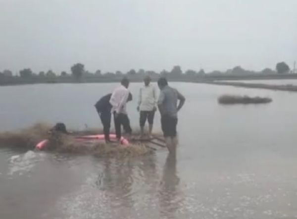 પાટણમાં ખોરસમ પમ્પિંગ સ્ટેશન નજીક મુખ્ય પાઇપલાઇન તૂટી જવાથી  પાણી પુરવઠો  બંધ, પાણી ટેન્કરો મારફતે પૂરું પાડવામાં આવશે. પાટણમાં ખોરસમ પમ્પિંગ સ્ટેશન નજીક મુખ્ય પાઇપલાઇન તૂટી જવાથી  પાણી પુરવઠો  બંધ, પાણી ટેન્કરો મારફતે પૂરું પાડવામાં આવશે.