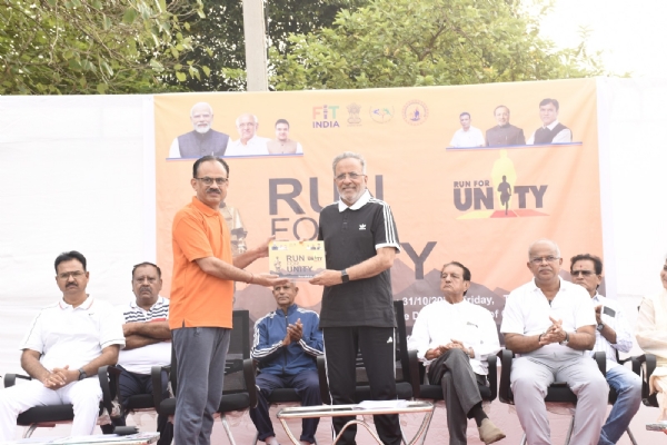 પોરબંદર ખાતે વન અને પર્યાવરણ મંત્રી  અર્જુન મોઢવાડિયાની ઉપસ્થિતિમાં ‘રન ફોર યુનિટી’ કાર્યક્રમ યોજાયો.