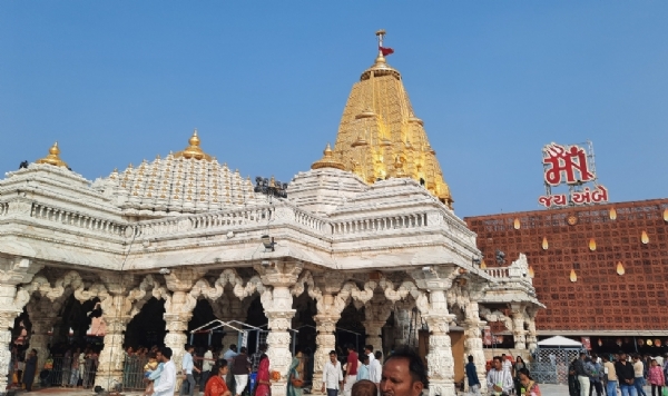 ચાણસ્માથી માં અંબાના દર્શન માટે પગપાળા સંઘોનું પ્રસ્થાન શરૂ ચાણસ્માથી માં અંબાના દર્શન માટે પગપાળા સંઘોનું પ્રસ્થાન શરૂ