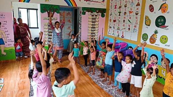 નમિસારાની સ્માર્ટ આંગણવાડી — ગ્રામ્ય શિક્ષણમાં આધુનિકતા અને આસ્થાનું અનોખું મિલન નમિસારાની સ્માર્ટ આંગણવાડી — ગ્રામ્ય શિક્ષણમાં આધુનિકતા અને આસ્થાનું અનોખું મિલન