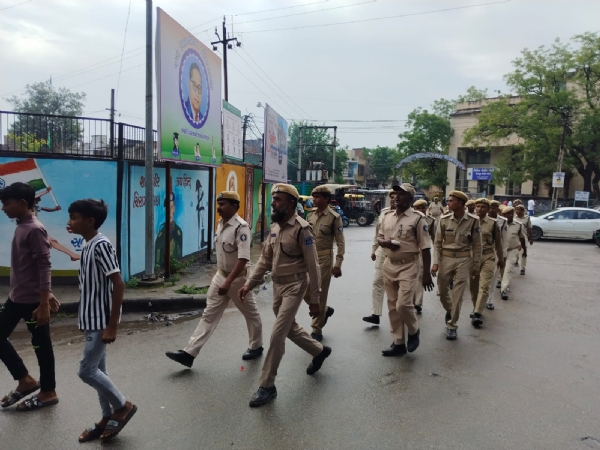 સિદ્ધપુર પોલીસ દ્વારા એકતા પરેડ યોજાઈ