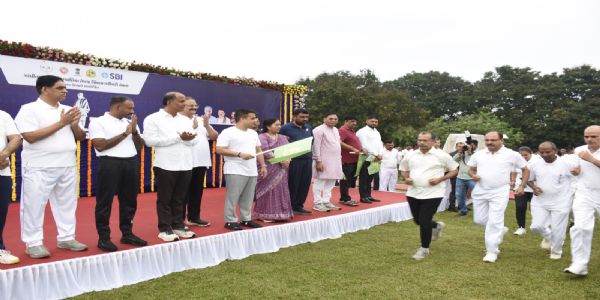 ગાંધીનગર ખાતે નાયબ મુખ્યમંત્રી હર્ષ સંઘવીએ ફ્લેગ ઓફ કરાવી રન ફોર યુનિટીનો કરાવ્યો શુભારંભ