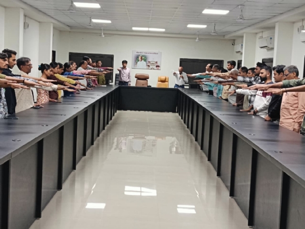 પોરબંદર જિલ્લા ઉદ્યોગ કેન્દ્ર ખાતે “રાષ્ટ્રીય એકતા દિવસ” નિમિત્તે સપથ ગ્રહણ કાર્યક્રમ યોજાયો. પોરબંદર જિલ્લા ઉદ્યોગ કેન્દ્ર ખાતે “રાષ્ટ્રીય એકતા દિવસ” નિમિત્તે સપથ ગ્રહણ કાર્યક્રમ યોજાયો.