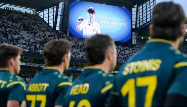 ઓસ્ટ્રેલિયા અને ભારતીય ટીમોએ 17 વર્ષીય ક્રિકેટર બેન ઓસ્ટિનને શ્રદ્ધાંજલિ આપી ઓસ્ટ્રેલિયા અને ભારતીય ટીમોએ 17 વર્ષીય ક્રિકેટર બેન ઓસ્ટિનને શ્રદ્ધાંજલિ આપી