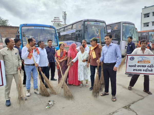Ambaji  ane hadad ma safai abhiyam