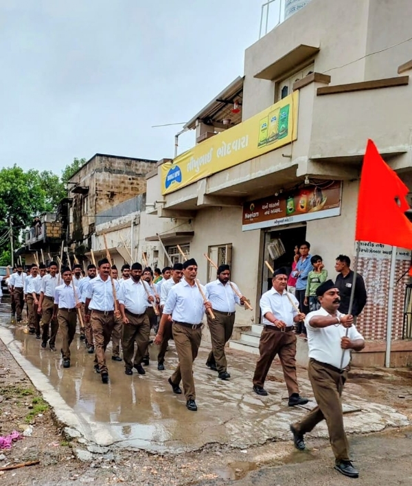 રાણાવાવ માં આર.એસ.એસ. દ્વારા પથ સંચલન યોજયું.