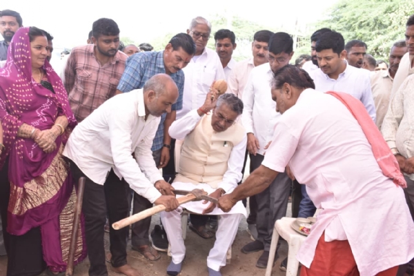 શેખપાટ ગામે વિકાસના કામો