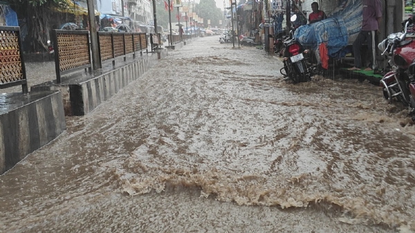 AMBAJI MA BHARE VARSAD  THI MUSHKELI