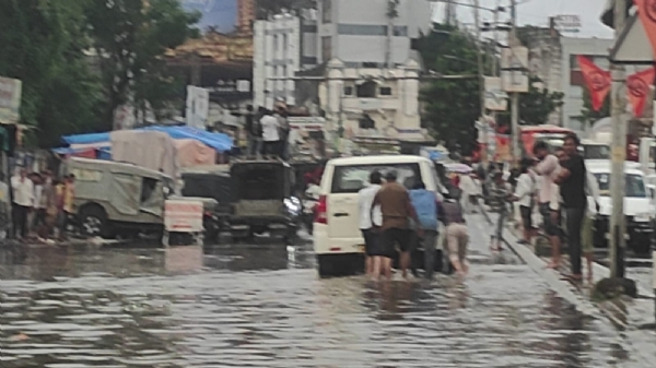 AMBAJI MA BHARE VARSAD  THI MUSHKELI