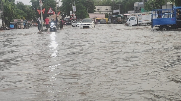 AMBAJI MA BHARE VARSAD  THI MUSHKELI